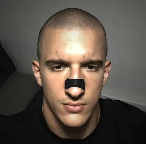 Miloš, 24